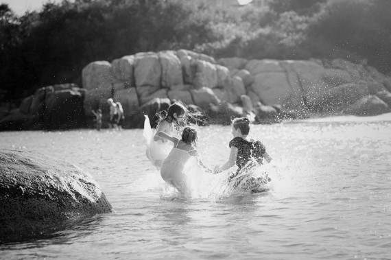 girls ocean white dress splash wingaersheek beach documentary Massachusetts_family_photography Film_photographer_NH film_photography_new_england black_and_white_photography_Massachusetts_