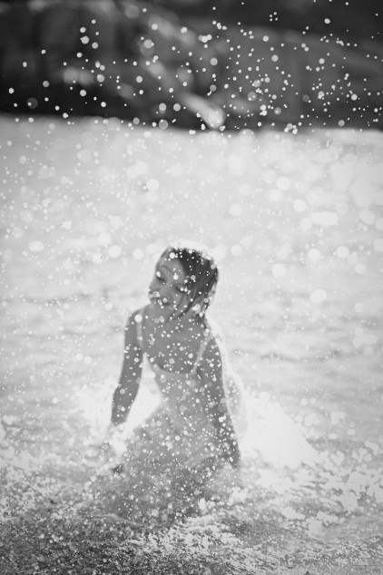 girls white dress splash wingaersheek beach documentary Massachusetts_family_photography Film_photographer_NH film_photography_new_england black_and_white_photography_Massachusetts_